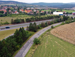 cesta pri diaľnici