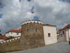 u brány
