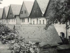 Domy s dřevěnými štíty