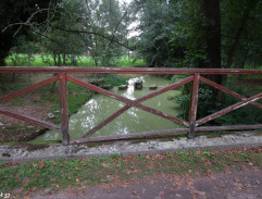 Policajti na mostě