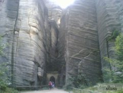 brána v skalách
