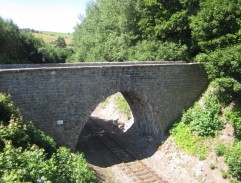 most přes železnici