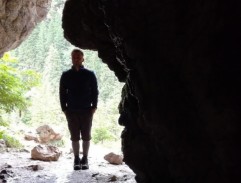 Zbojnická skrýš v jeskyni