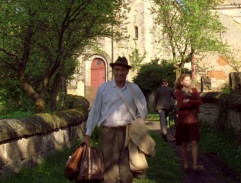 U kostela v Šadově Huti