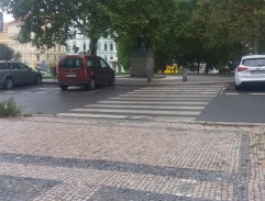 Pavlína před školou