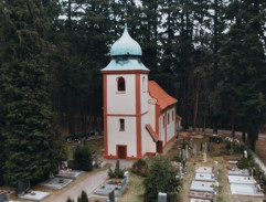 Kostelík se hřbitovem