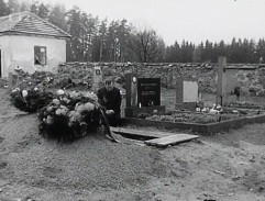 František nad hrobem