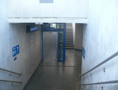 schody na nástupište