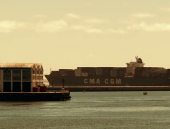 Nákladní přístav