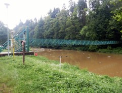 Alice, Nela a Zlatica na lávce