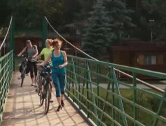 Alice, Zlatica a Nela na lávce