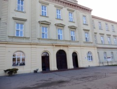 7. Bílá past