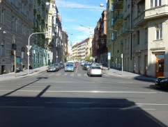 Noční křižovatka