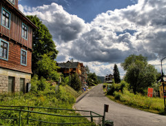 cesta pred hotelom Slovan