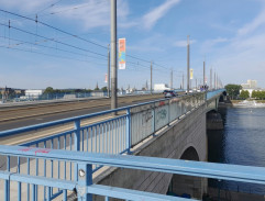 Most v Bonnu
