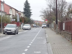 pred domom Anky a Igora 2