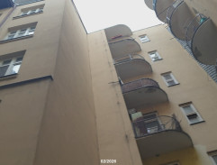 okno Kuřidýmovho bytu