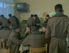 Vojáci v nádražní restauraci
