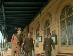 Vojenská hlídka na nádraží