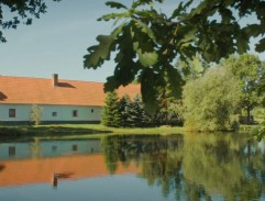 Pohled od rybníka