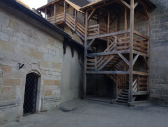 Dřevěné schodiště