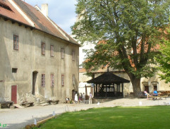 Na nádvoří