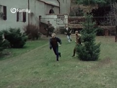 na dvore chalupy vedúceho pohostinstva