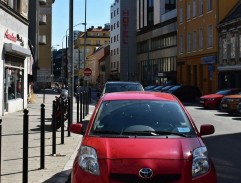 Vlado Valhar hľadá svoju dcéru na konečnej autobusu 20 (1).