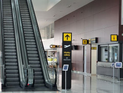 eskalátory na letisku