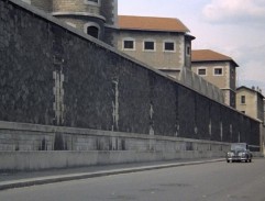 Vězeňská zeď