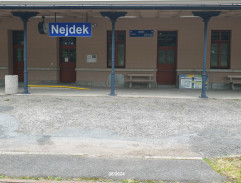 2. Malý muž a velká žena
