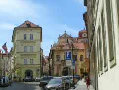 Horák v pražské uličce