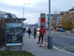 Na autobusové zastávce