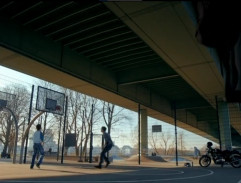 Basketbalové ihrisko pod mostom