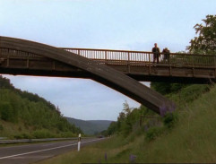 Most nad diaľnicou
