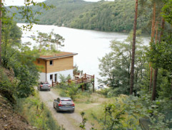Chata u přehrady
