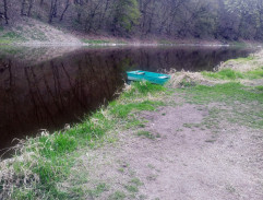 U řeky