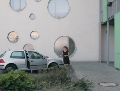 Před domovem důchodců