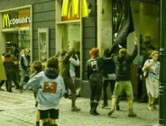 Před McDonalds
