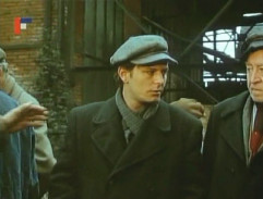 Pod těžní věží