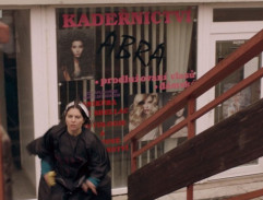 Před kadeřnictvím