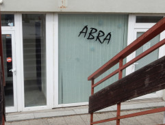 Před kadeřnictvím