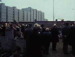 Na hřbitově mezi paneláky