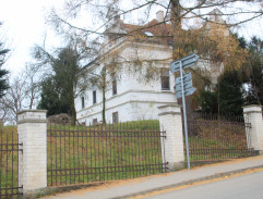 dvor domova dôchodcov