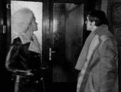 U domovních dveří