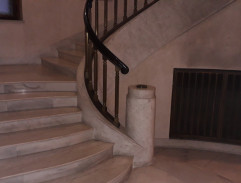 U točitého schodiště