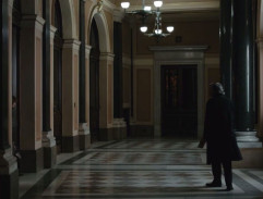 na chodbe filharmónie