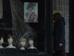 Před kadeřnictvím