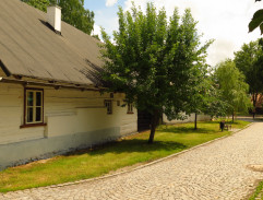 Průjezd Egonovou Lhotou