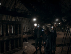 V důlní chodbě
